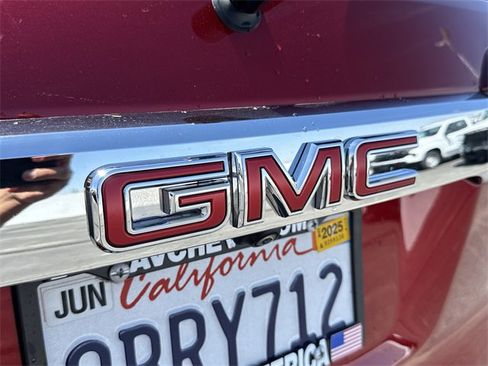 Used 2022 GMC Acadia SLE image 21