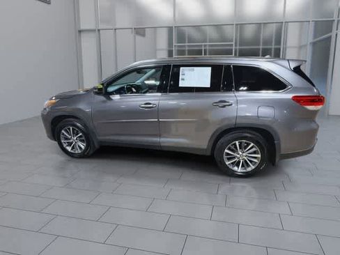 Used 2019 Toyota Highlander XLE AWD/4WD image 6