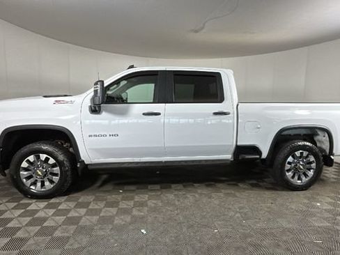 Used 2024 Chevrolet Silverado 2500 Custom w/ Custom Value Package AWD/4WD image 5