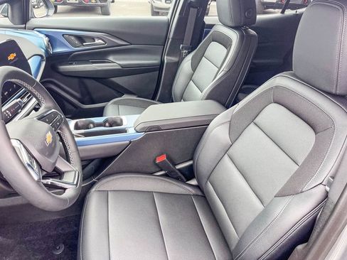 New 2026 Chevrolet Equinox EV LT image 16