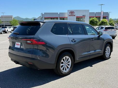 Certified 2025 Toyota Grand Highlander FWD image 4