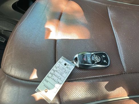 Used 2018 Buick Enclave Avenir w/ Avenir Technology Package AWD/4WD image 30