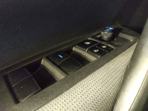 Used 2021 Toyota Corolla LE image 27