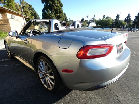 Used 2017 FIAT 124 Spider Lusso image 12