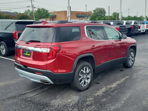 Used 2023 GMC Acadia SLT w/ Preferred Package FWD image 4