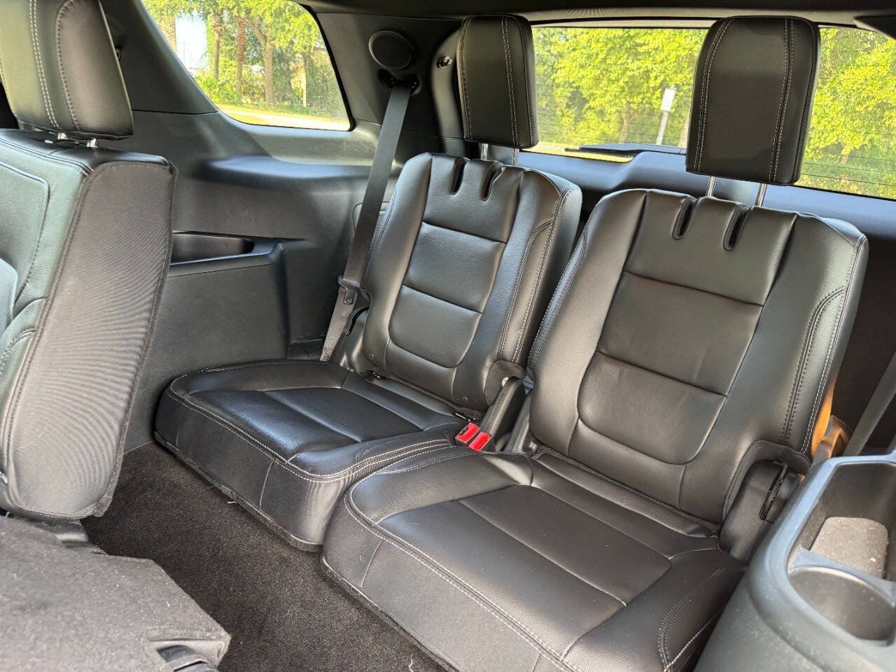 Used 2018 Ford Explorer Limited w/ Equipment Group 301A FWD image 13