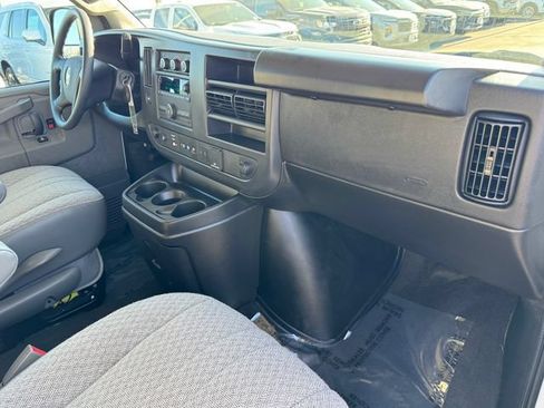 Used 2025 Chevrolet Express 3500 LT w/ LT Preferred Equipment Group RWD image 5