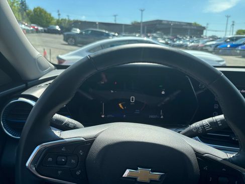 Used 2025 Chevrolet Trax LT w/ LT Convenience Package FWD image 29