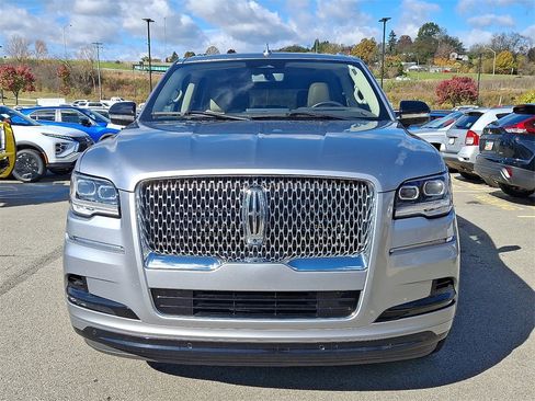 Used 2022 Lincoln Navigator Reserve image 2