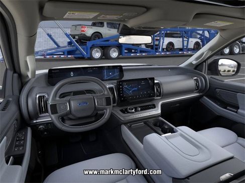 New 2026 Ford Expedition Max Platinum image 9