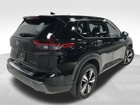 Used 2025 Nissan Rogue SL AWD/4WD image 11