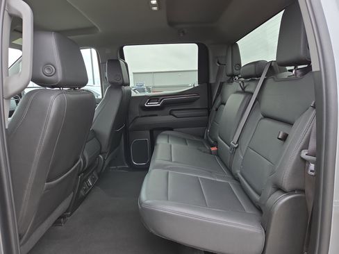 Used 2024 GMC Sierra 1500 SLT image 11