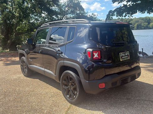 Used 2016 Jeep Renegade Latitude AWD/4WD image 8