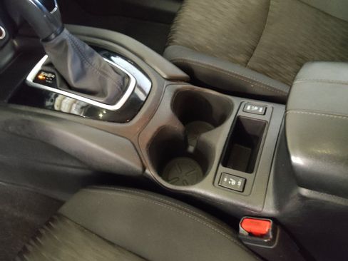 Used 2018 Nissan Rogue SV w/ Premium Package FWD image 26