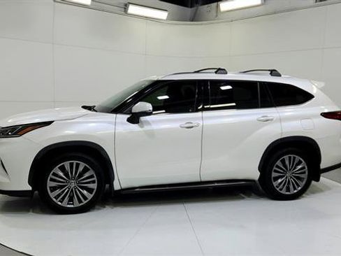 Used 2021 Toyota Highlander Platinum AWD/4WD image 5