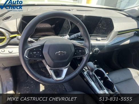 Used 2025 Chevrolet Trax ACTIV w/ Sunroof Package FWD image 7