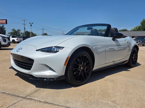 Used 2018 MAZDA MX-5 Miata Club w/ Brembo/BBS Recaro Package RWD image 3