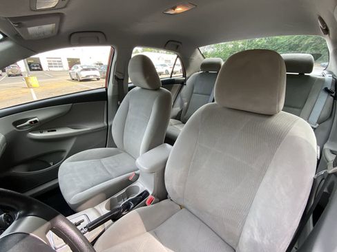 Used 2013 Toyota Corolla LE FWD image 18