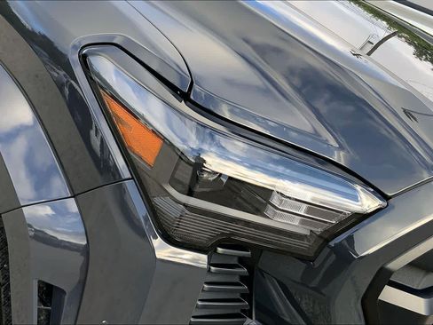 Used 2025 Toyota Tacoma SR5 AWD/4WD image 27