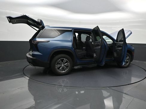Used 2024 Chevrolet Traverse LS FWD image 33