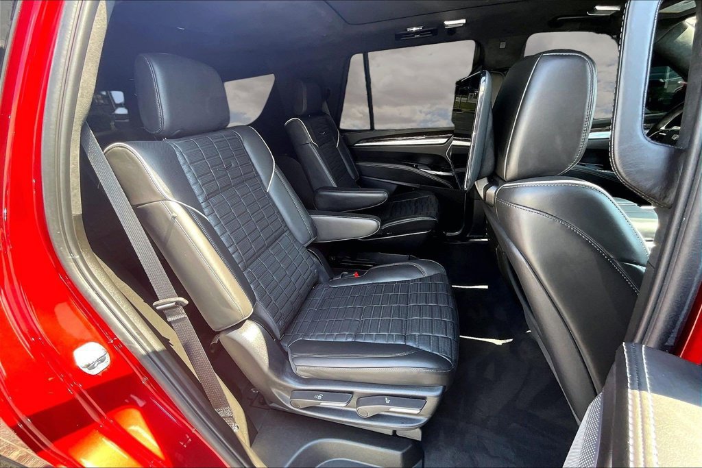 Used 2025 Cadillac Escalade Sport Platinum w/ LPO, ONYX Package AWD/4WD image 25