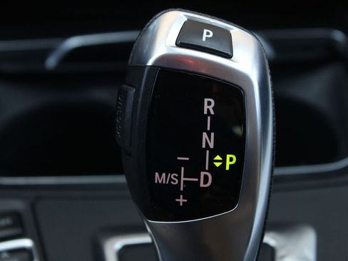 Used 2018 BMW 320i Sedan RWD image 23