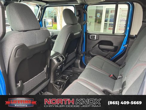Used 2024 Jeep Gladiator Rubicon w/ Technology Group image 15