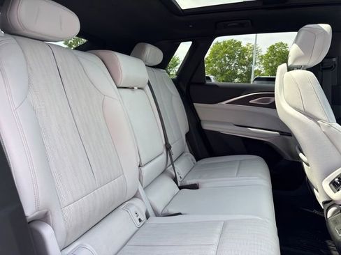 Used 2024 Cadillac Lyriq Luxury AWD/4WD image 33