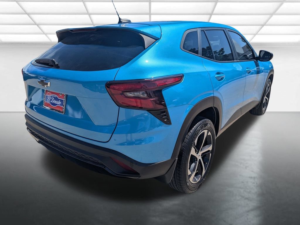 Used 2025 Chevrolet Trax RS FWD image 2