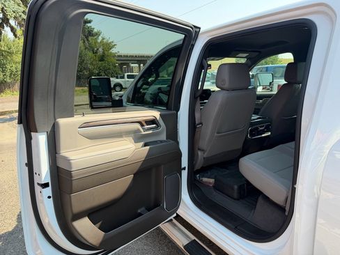 Used 2024 GMC Sierra 2500 SLT w/ SLT Premium Package AWD/4WD image 9