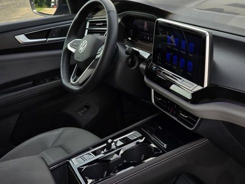 Used 2025 Volkswagen Atlas Cross Sport SEL R-Line AWD/4WD image 14