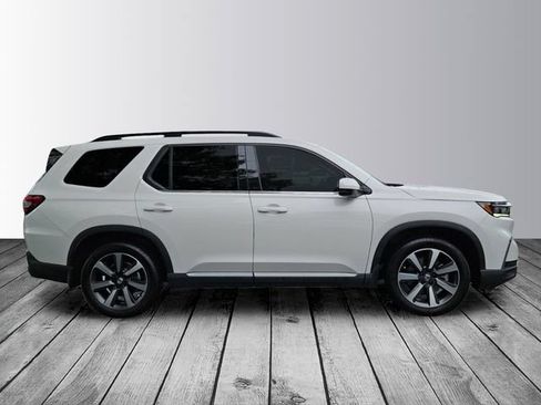 Used 2025 Honda Pilot Touring image 6