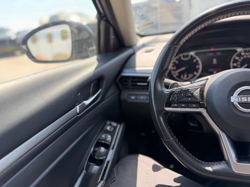 Used 2024 Nissan Altima 2.5 SR FWD image 7