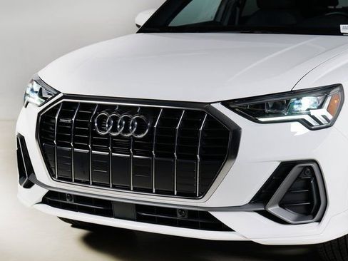 Certified 2025 Audi Q3 2.0T Premium w/ Convenience Package AWD/4WD image 26