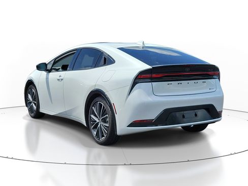 Used 2024 Toyota Prius XLE image 4