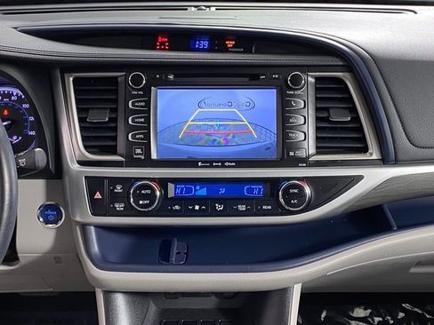 Used 2018 Toyota Highlander Limited image 18