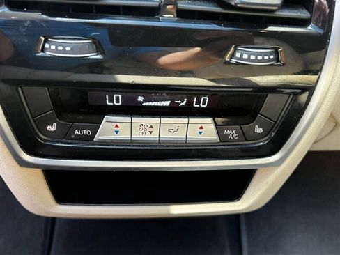Used 2021 BMW X7 xDrive40i w/ Premium Package AWD/4WD image 21