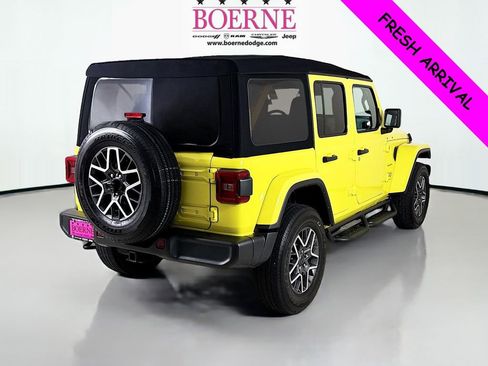 Used 2024 Jeep Wrangler Sahara image 7