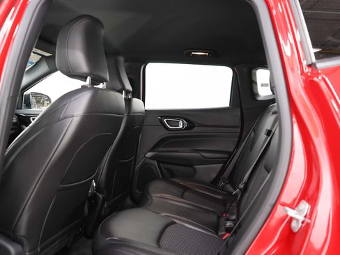 Used 2023 Jeep Compass Latitude w/ Convenience Group AWD/4WD image 18