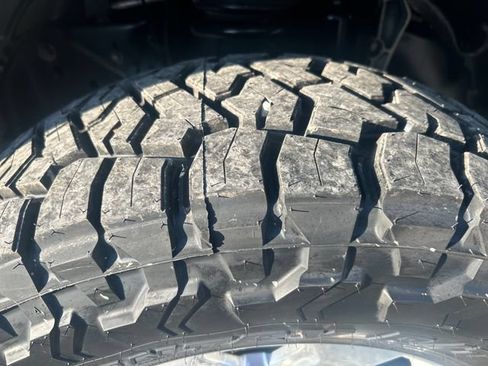 Used 2021 Ford F250 Platinum w/ FX4 Off-Road Package AWD/4WD image 28