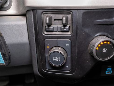 Used 2025 Ford F350 XLT w/ FX4 Off-Road Package AWD/4WD image 23