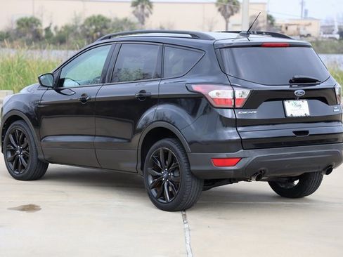 Used 2018 Ford Escape SE w/ SE Sport Appearance Package image 6