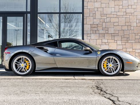 Used 2017 Ferrari 488 GTB image 2