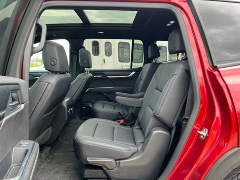 Used 2025 GMC Acadia Elevation w/ Elevation Premium Package AWD/4WD image 8