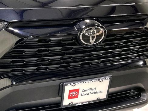 Certified 2025 Toyota RAV4 LE image 30