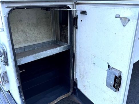 Used 2010 Ford E-350 and Econoline 350 Super Duty image 28