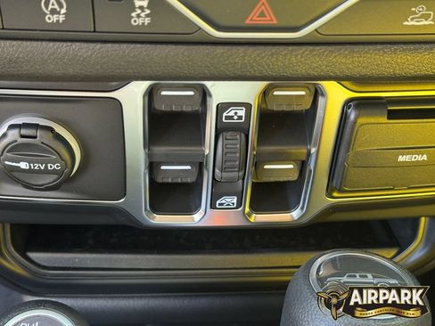 New 2026 Jeep Gladiator Sport AWD/4WD image 27