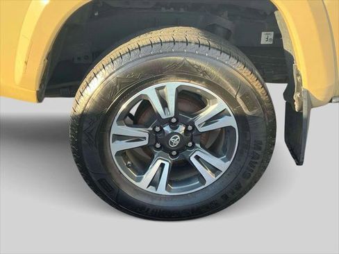 Used 2019 Toyota Tacoma TRD Sport image 8