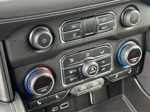 Used 2022 Chevrolet Tahoe LT w/ Luxury Package image 32