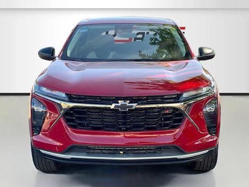Used 2026 Chevrolet Trax LS FWD image 2